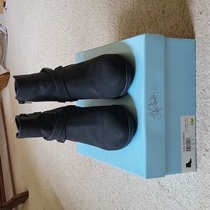 Great condition, worn only a couple of times